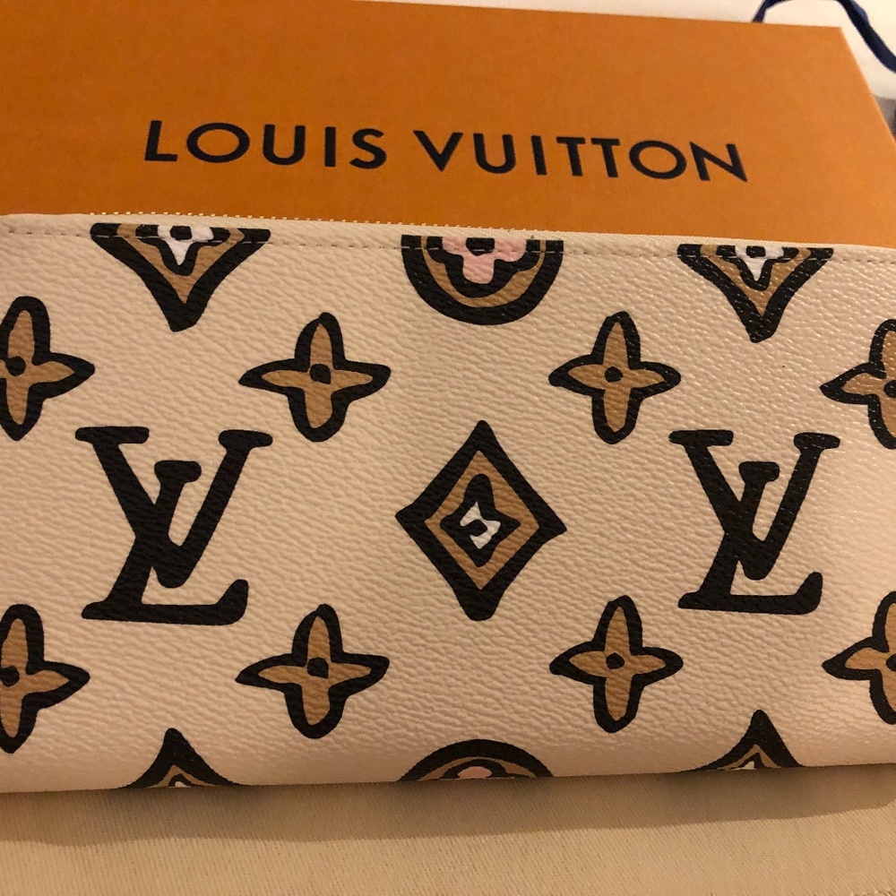 Louis Vuitton Wild at Heart zippy wallet